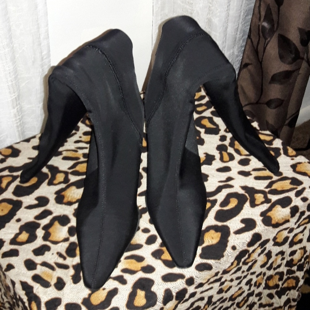 EUC..Nine West black Fabric boots